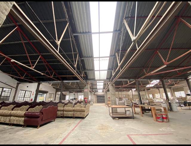 2,000M² WAREHOUSE TO LET IN INDUSTRIA WEST